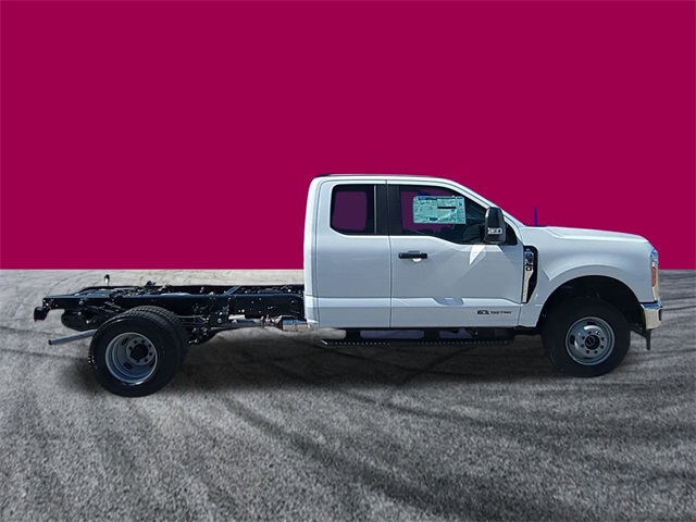 2025 Ford F-350 XL photo 3