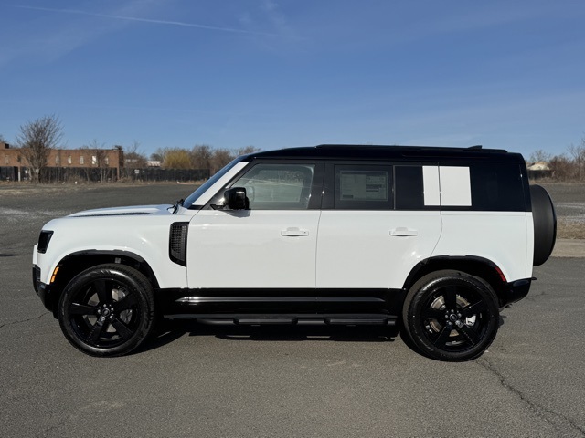 2025 Land Rover Defender 110 X-Dynamic SE photo 2
