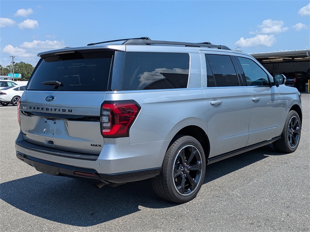 2024 Ford Expedition MAX Limited photo 3