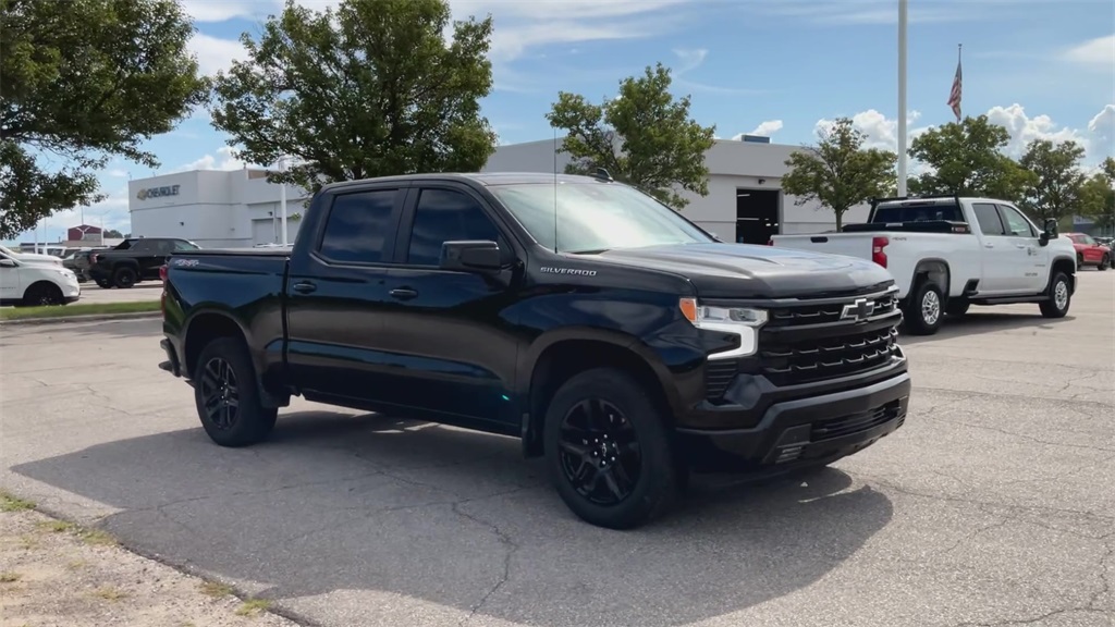 2022 Chevrolet Silverado 1500 RST photo 2