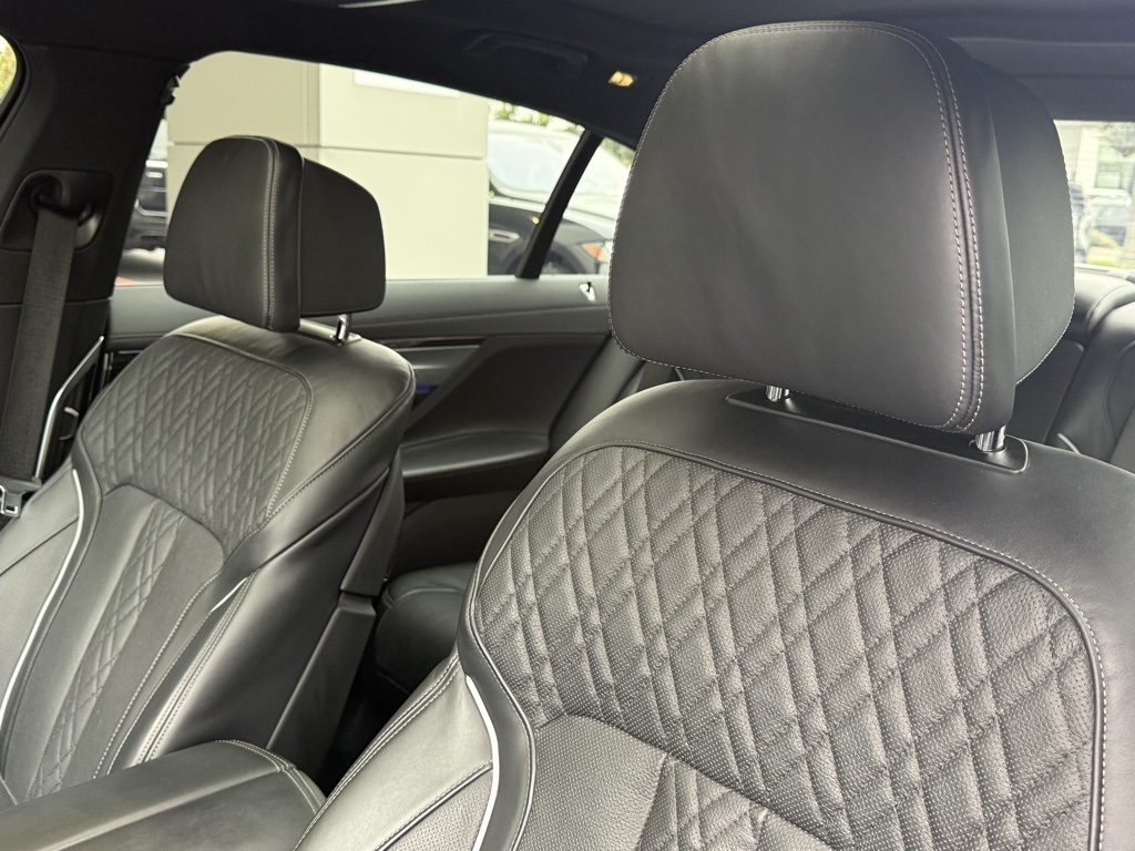 Used 2022 Black BMW 740i image 17