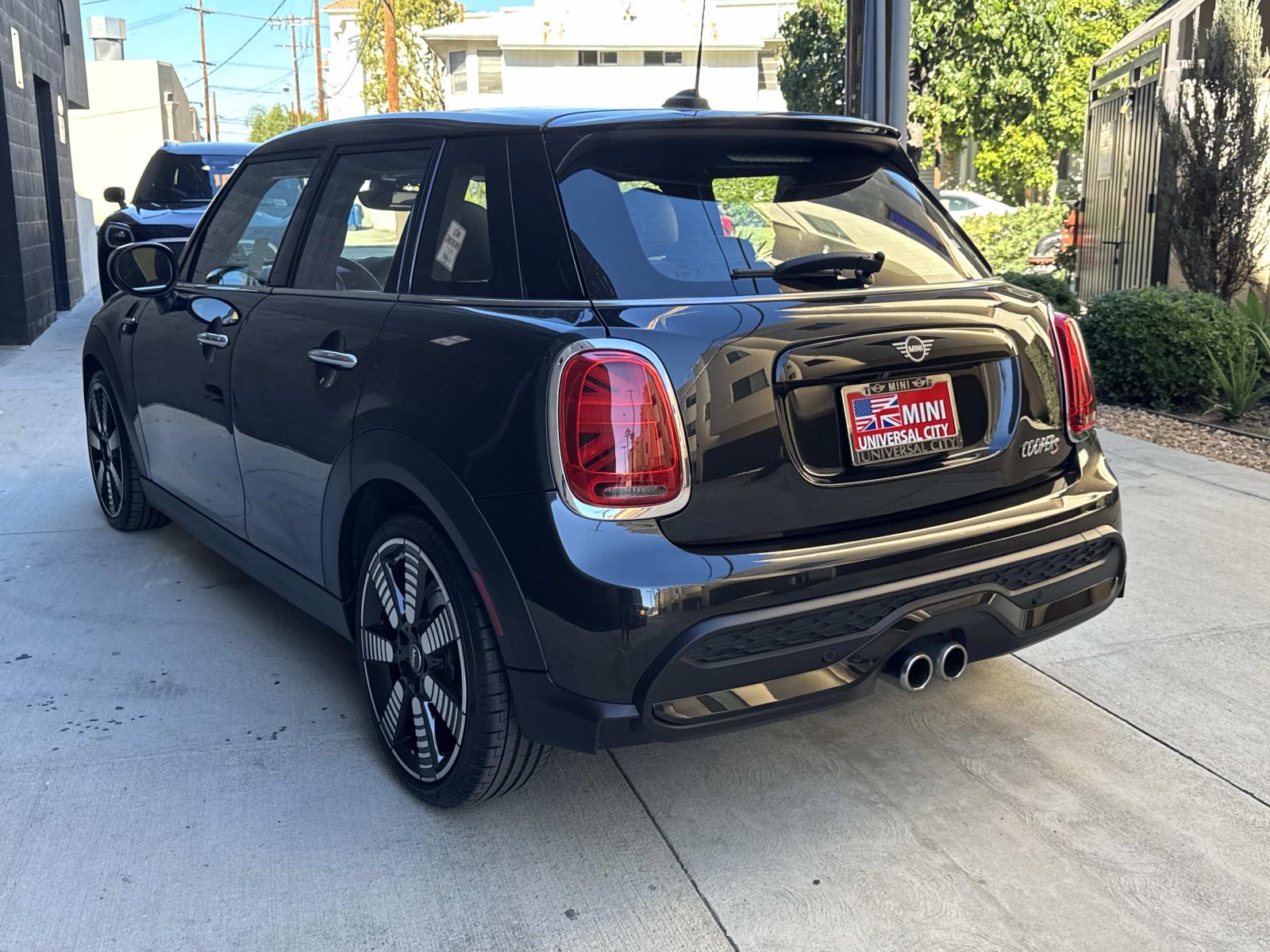 2023 Mini Cooper 4 Door Hardtop S photo 3