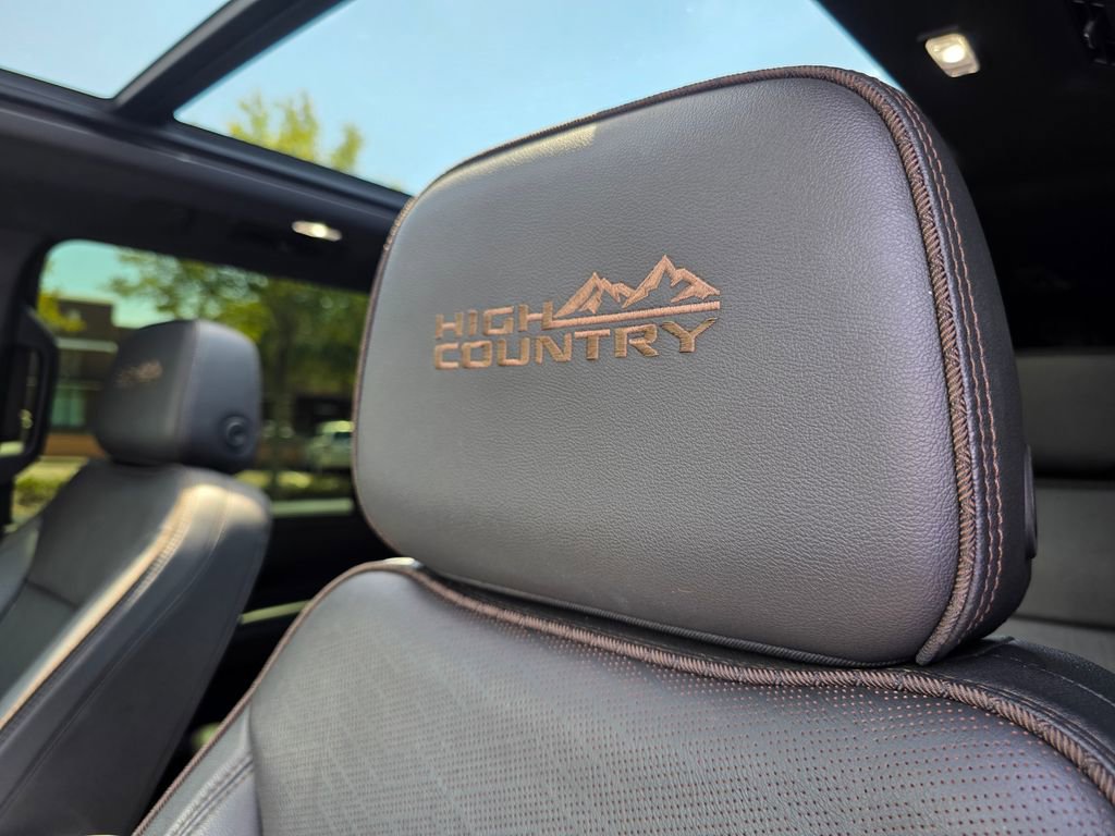 2022 Chevrolet Suburban High Country photo 10