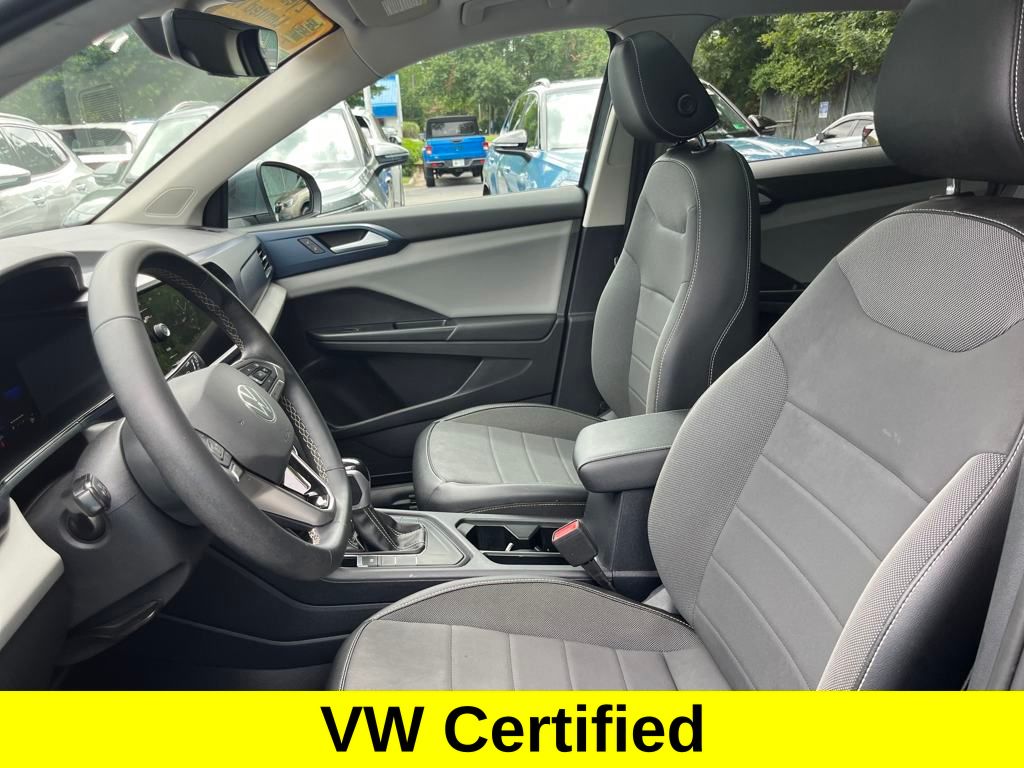 2022 Volkswagen Taos SE photo 2