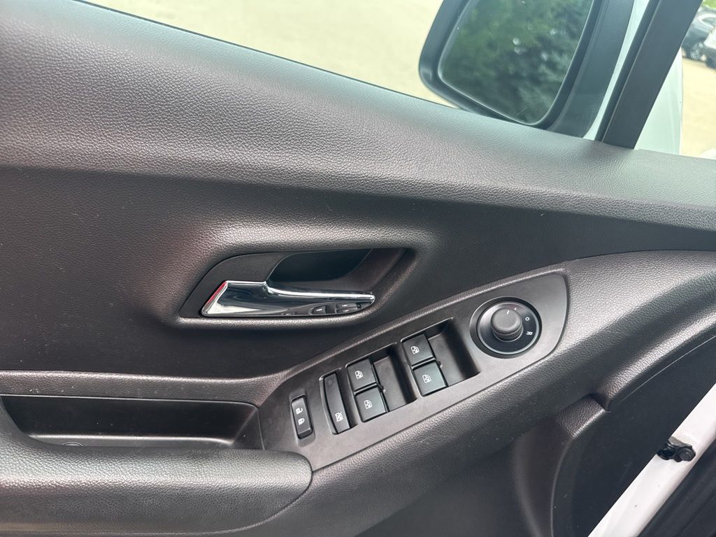 2022 Chevrolet Trax LT photo 9