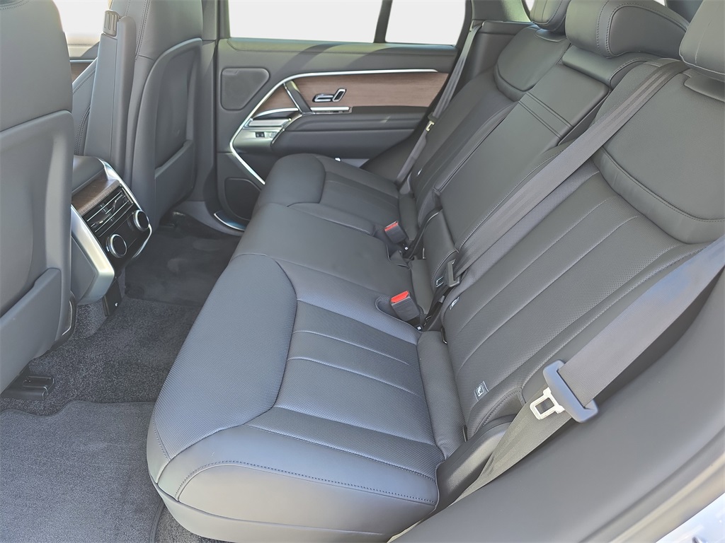 2025 Land Rover Range Rover SE photo 14