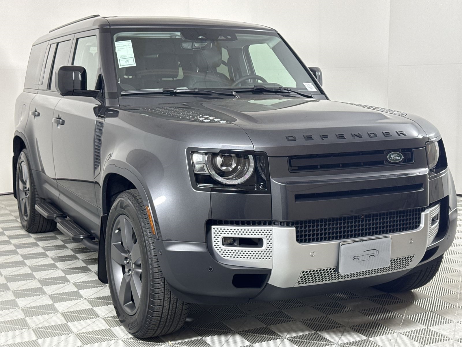 2025 Land Rover Defender 130 S photo 7