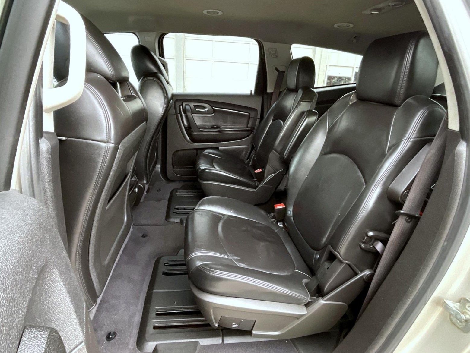 2011 Chevrolet Traverse 2LT photo 19