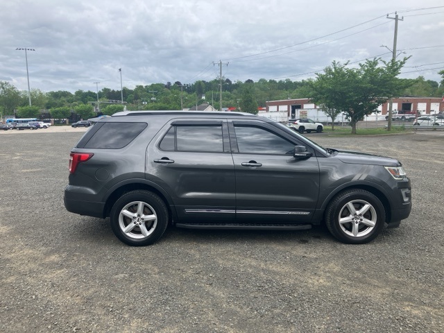 2017 Ford Explorer XLT photo 4
