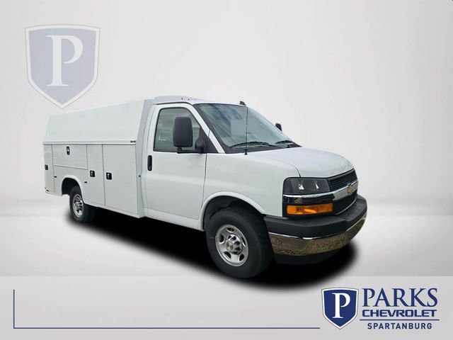 2025 Chevrolet Express Cutaway Base's photo
