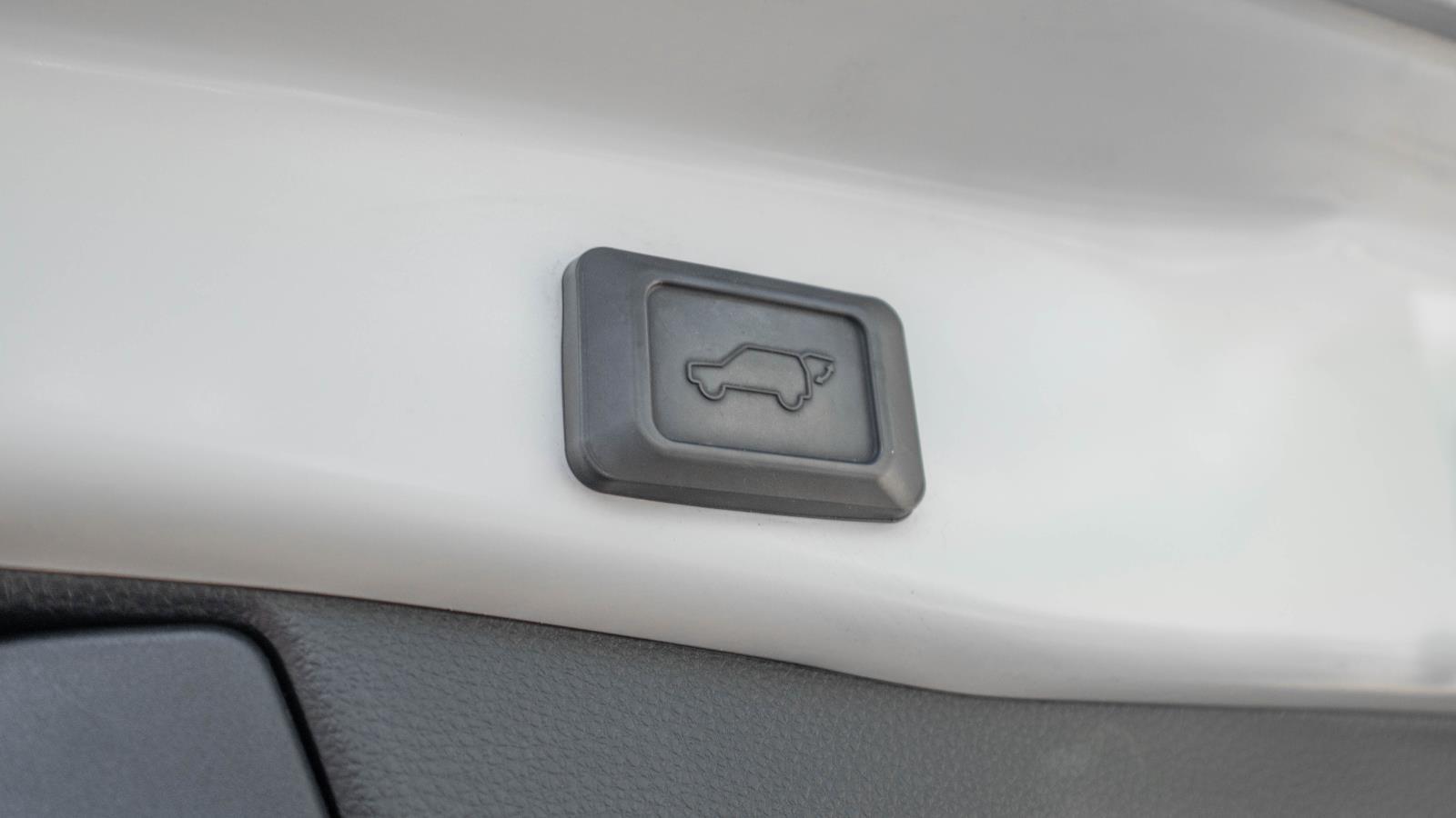 2020 Toyota RAV4 Limited photo 4