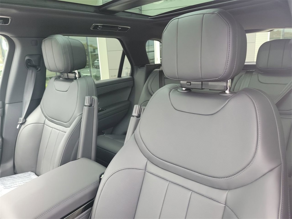 2025 Land Rover Range Rover Sport SE photo 10