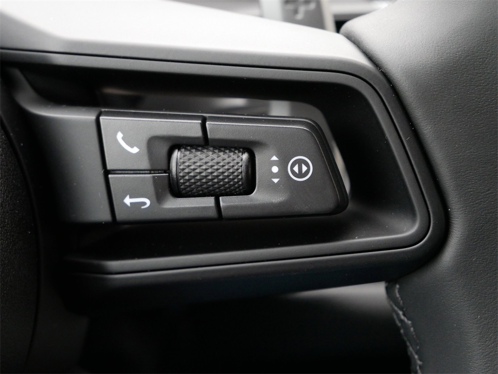 2025 Porsche Cayenne Base photo 21
