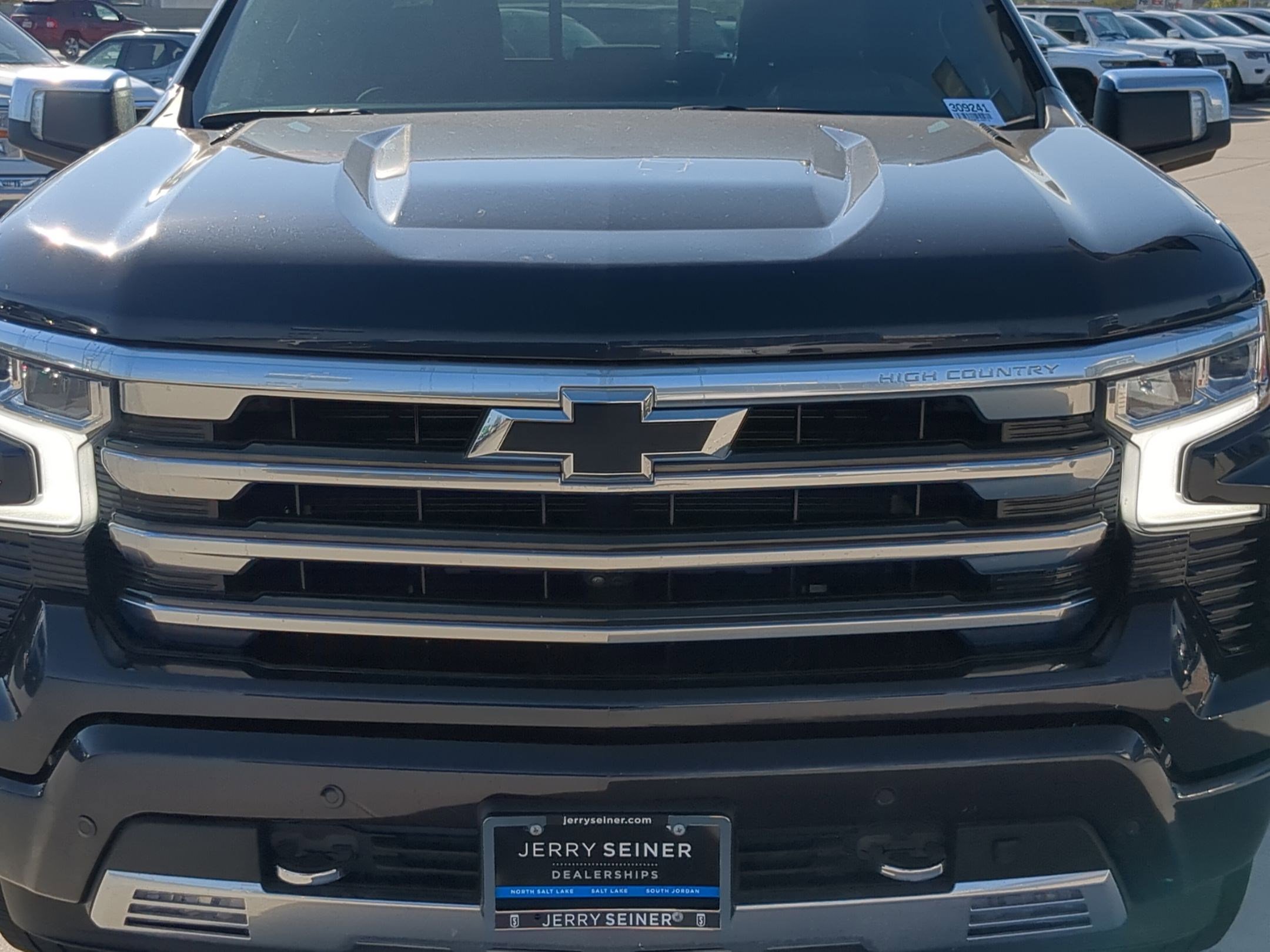 2023 Chevrolet Silverado 1500 High Country photo 9