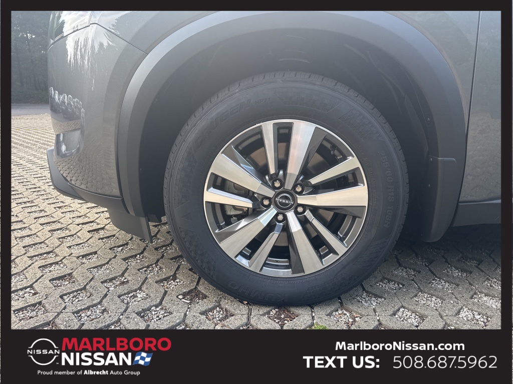 2025 Nissan Pathfinder SL photo 9