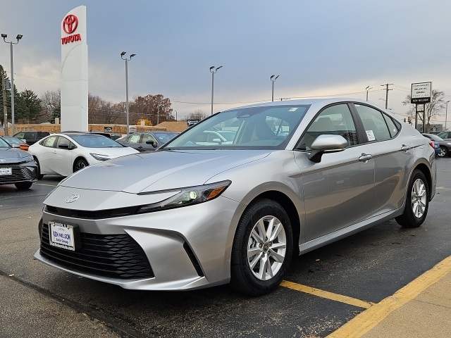 2026 Toyota Camry LE photo 2