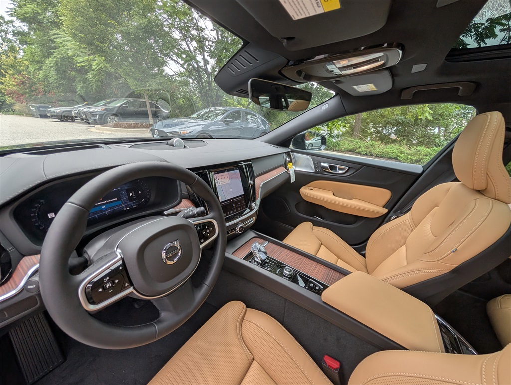 2026 Volvo V60 Cross Country B5 photo 6