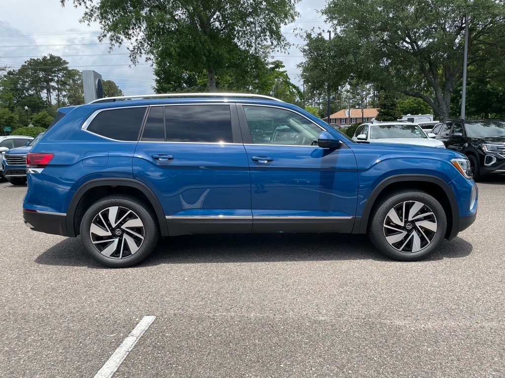 2025 Volkswagen Atlas SE photo 2
