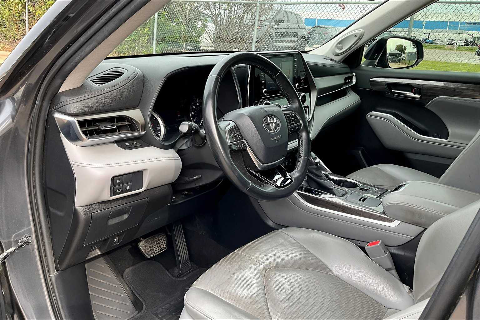 2020 Toyota Highlander Limited photo 15