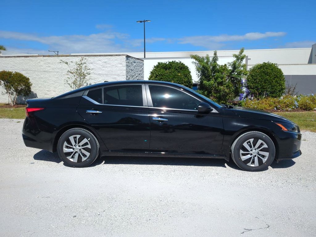 2025 Nissan Altima 2.5 S photo 3