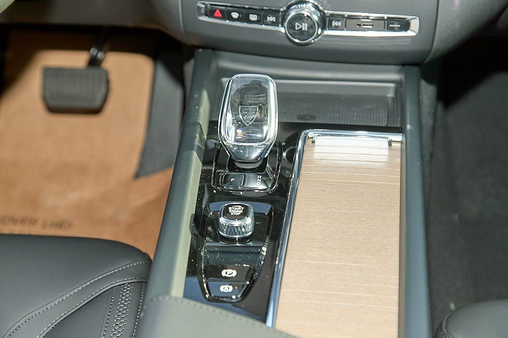 2026 VOLVO XC60 - Image 26