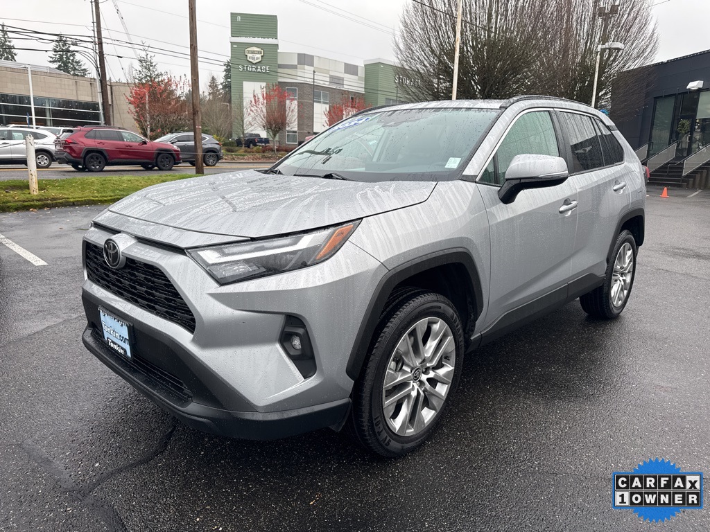 2024 Toyota RAV4 XLE Premium photo 3