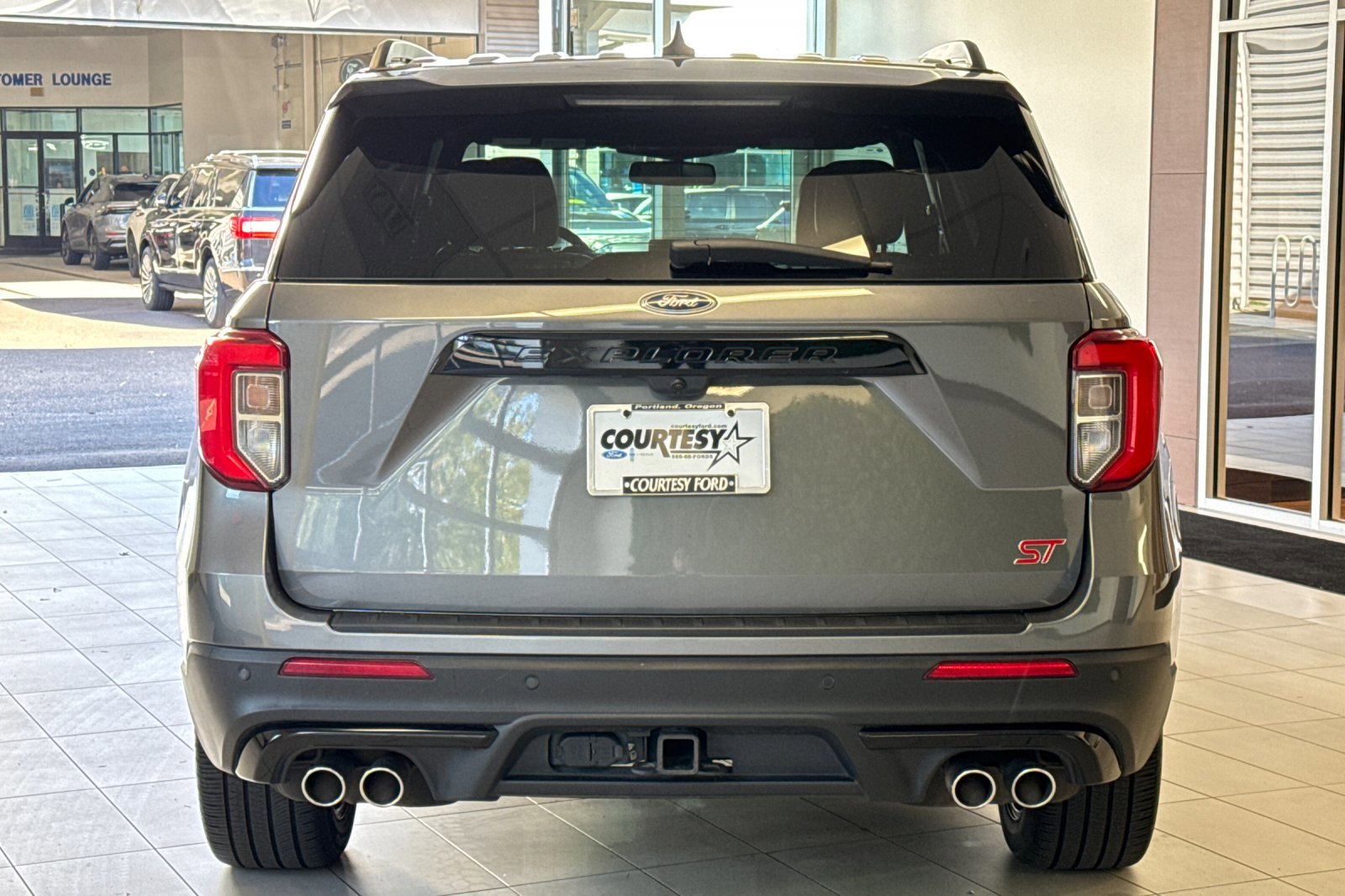 2023 Ford Explorer ST photo 4