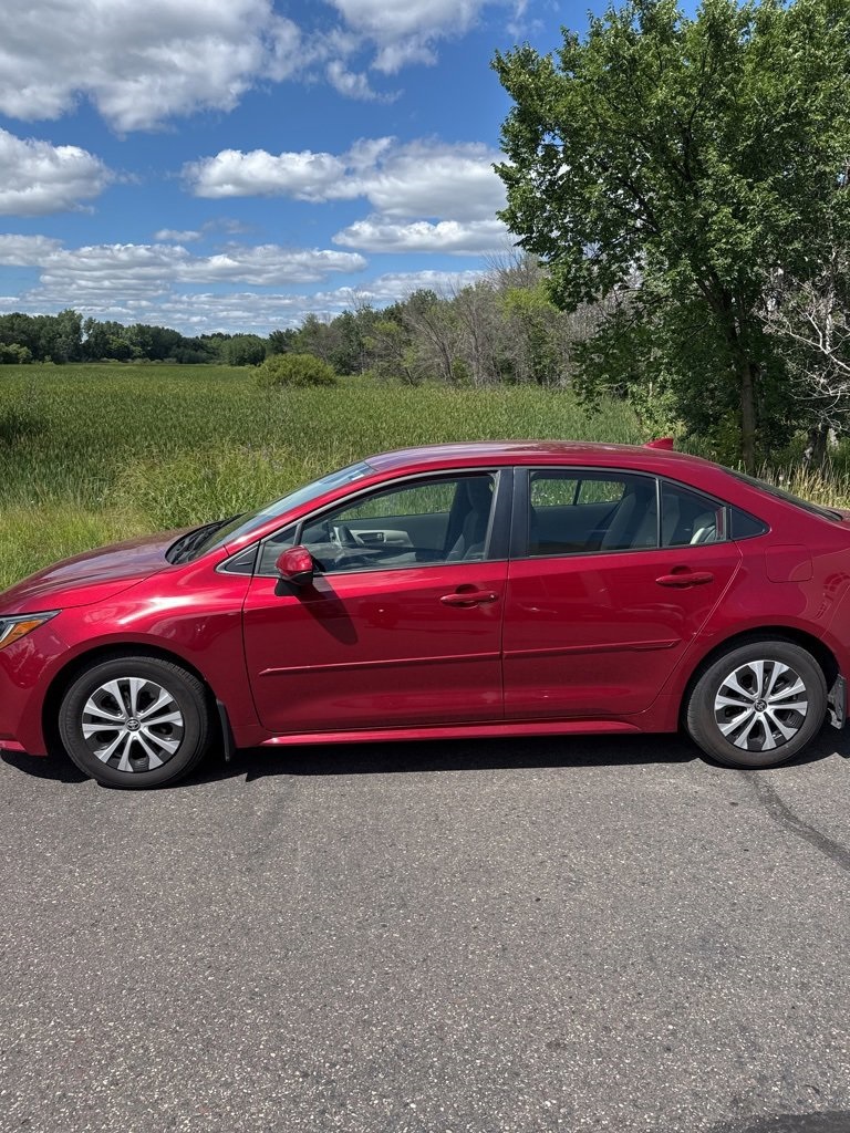 Used 2022 Toyota Corolla LE with VIN JTDEAMDEXNJ061325 for sale in Minneapolis, Minnesota