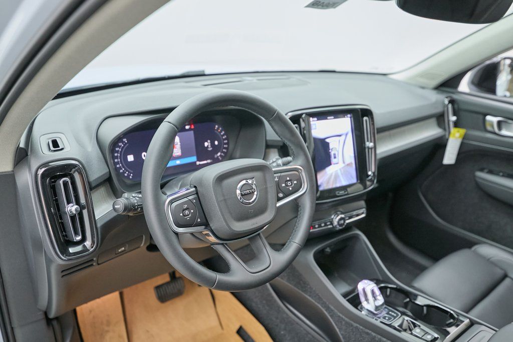 2026 VOLVO XC40 - Image 12