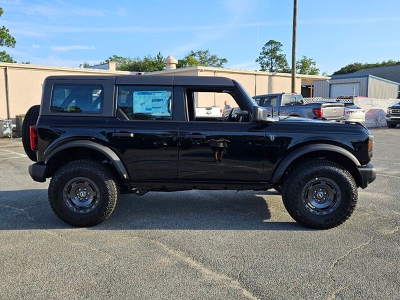 2025 Ford Bronco Base photo 12