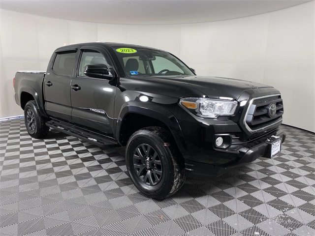 2023 Toyota Tacoma SR5's photo