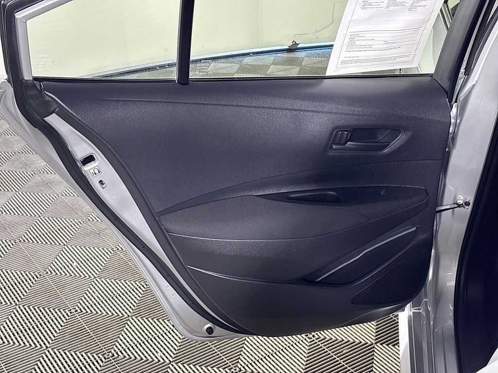 2023 Toyota Corolla LE photo 18