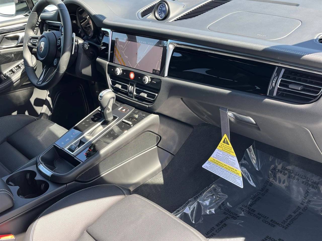 2025 Porsche Macan T photo 21