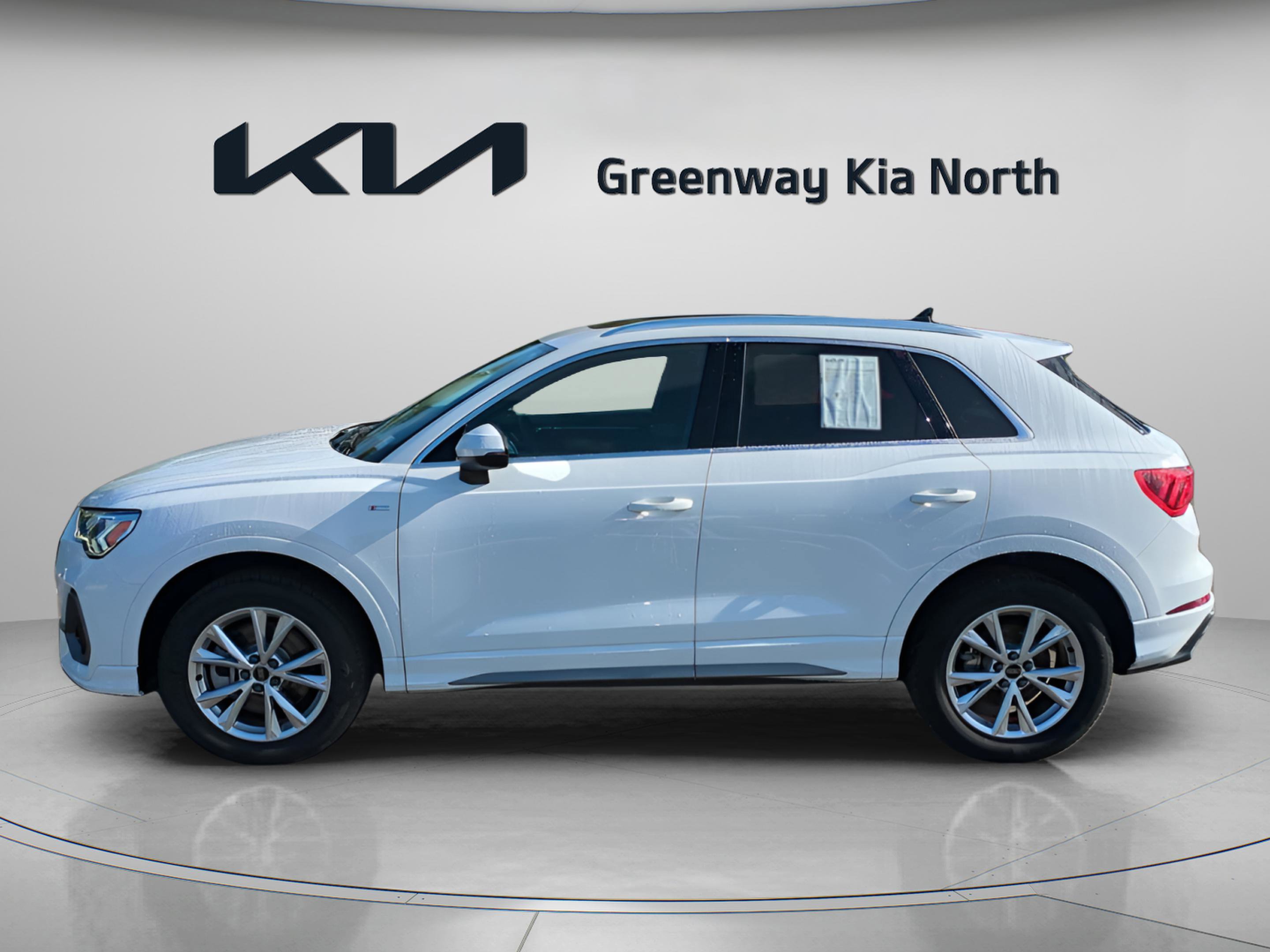 2024 Audi Q3 S line Premium photo 4