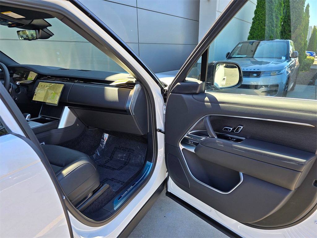 2025 Land Rover Range Rover SE photo 28