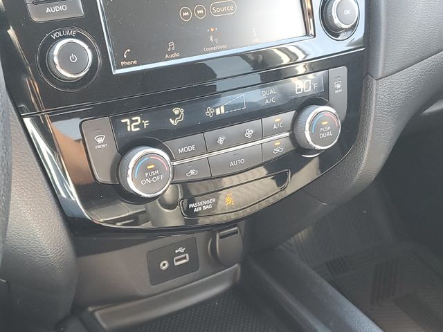 2020 Nissan Rogue SV photo 8