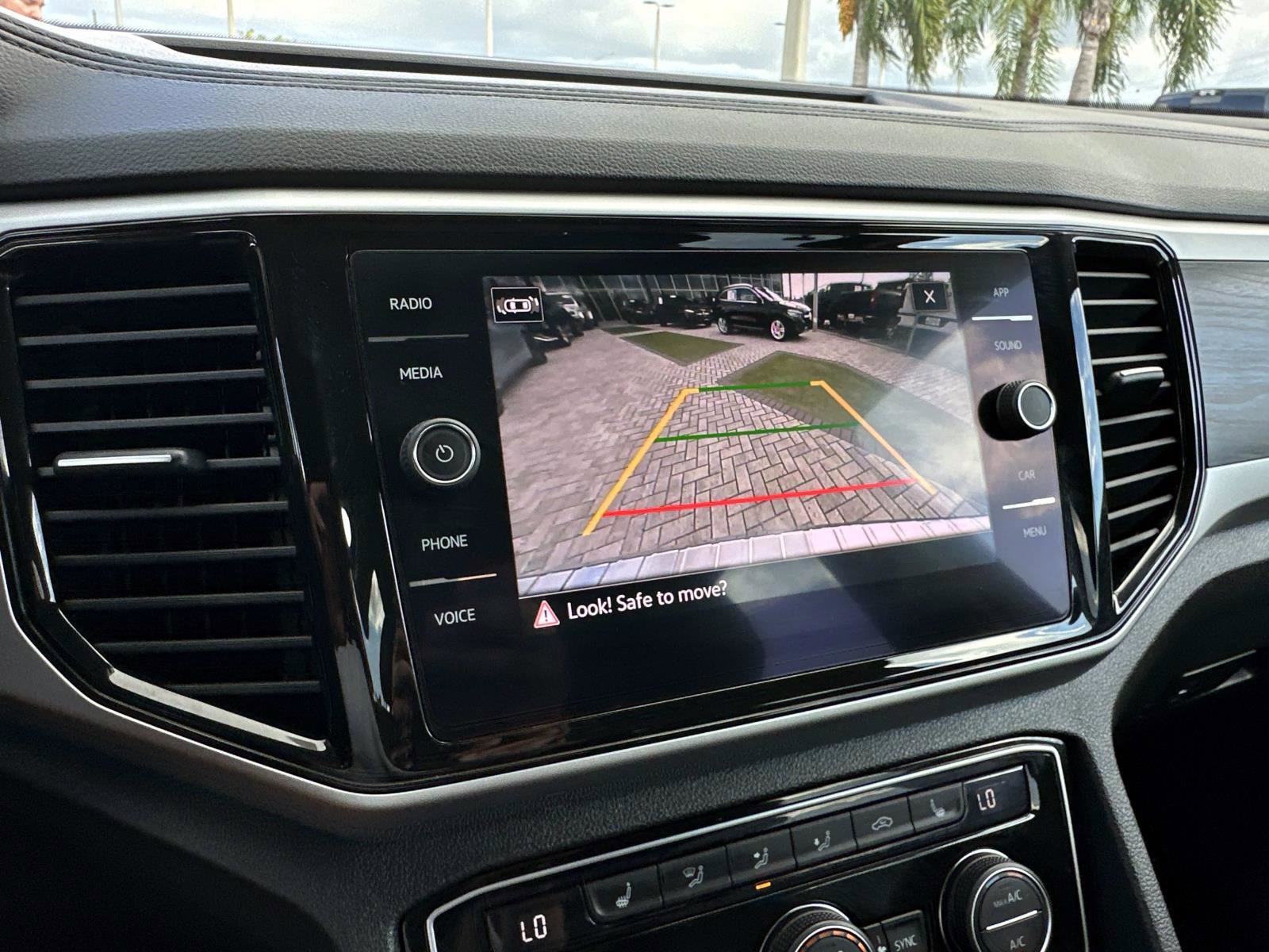 2022 Volkswagen Atlas V6 SE Technology photo 23
