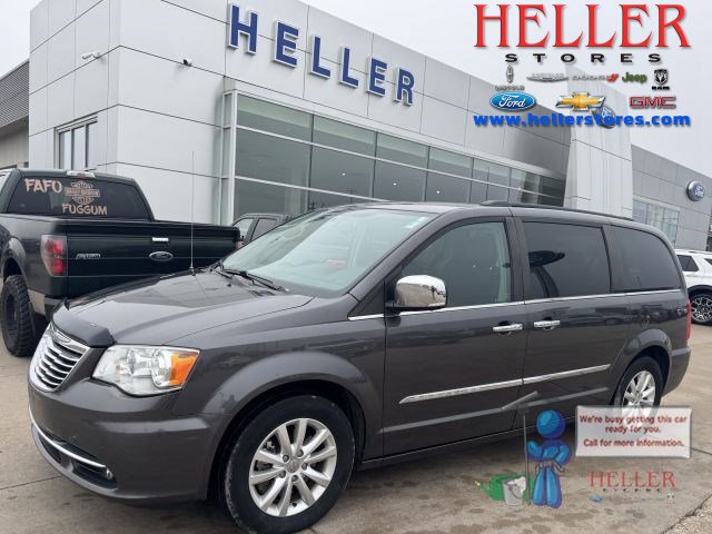 2015 Chrysler Town & Country Limited Platinum's photo