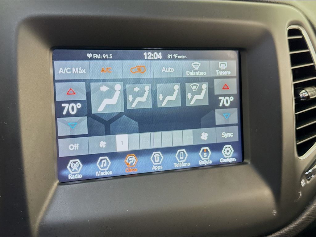 2020 Jeep Compass Latitude photo 3