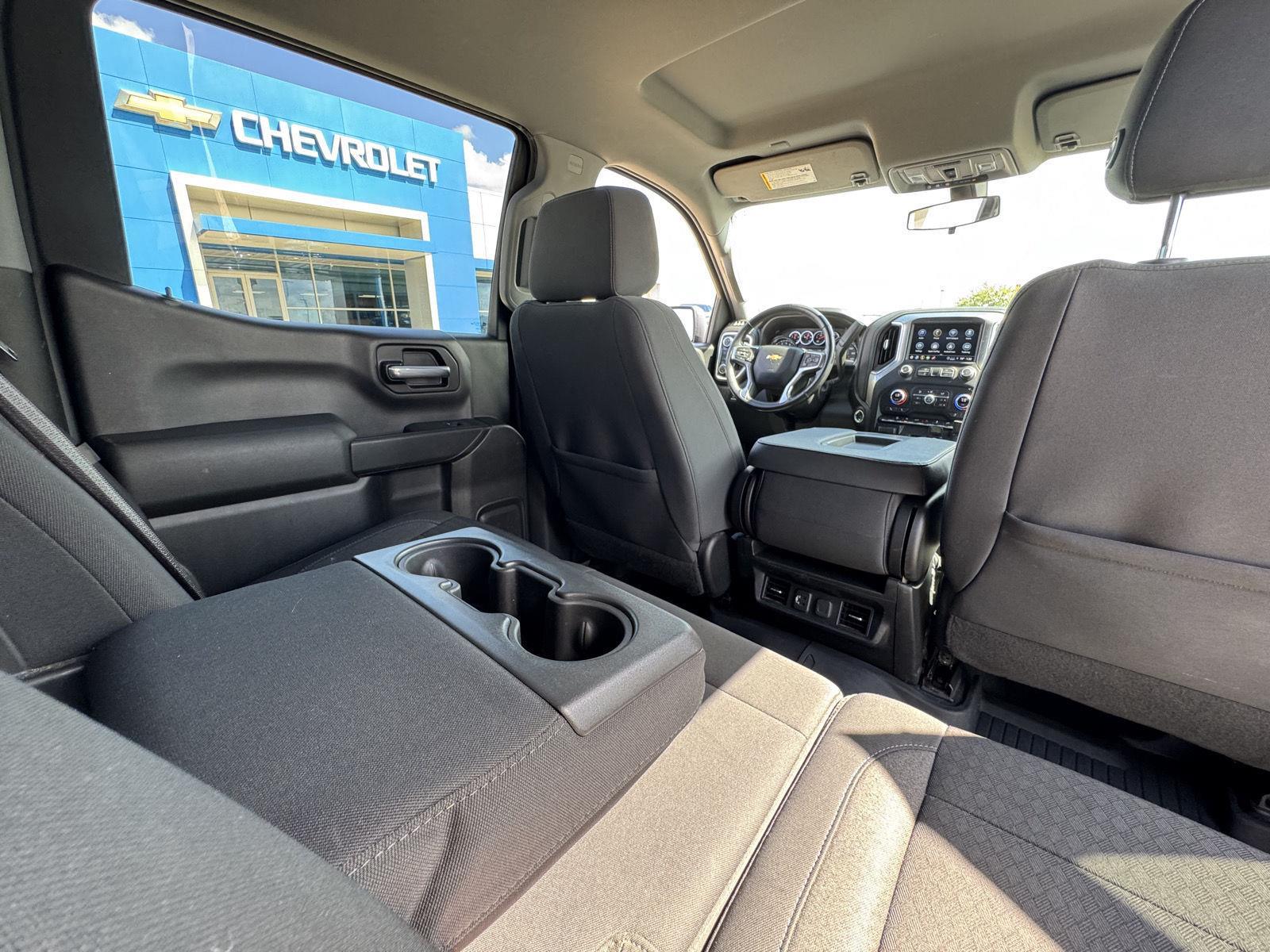 2021 Chevrolet Silverado 1500 LT photo 3