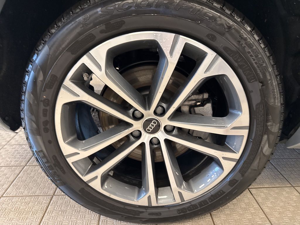 2025 Audi Q7 45 Premium Plus photo 7