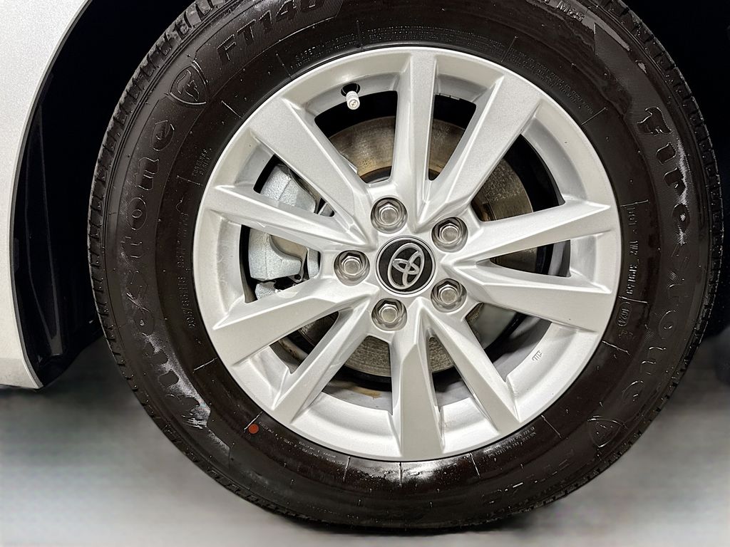 2025 Toyota Camry Hybrid LE photo 28