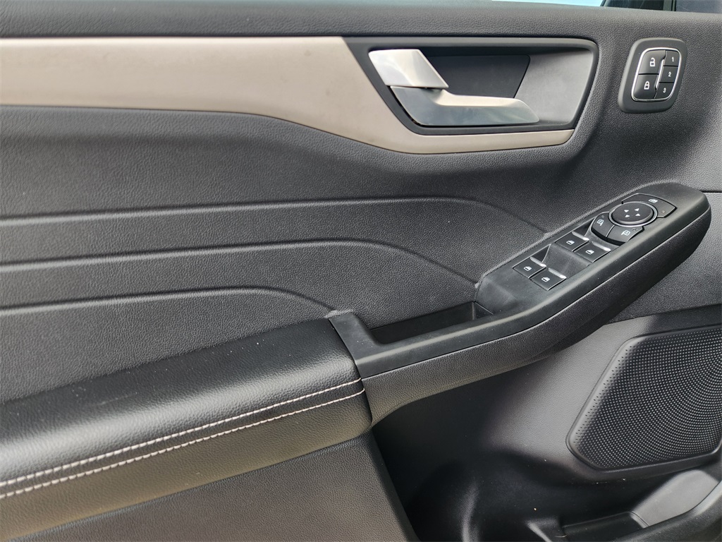 2022 Ford Escape SEL photo 20