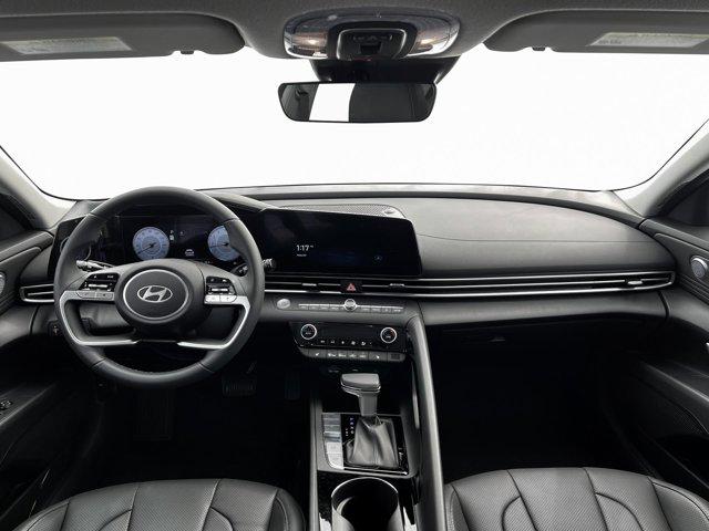 2025 Hyundai Elantra Limited photo 12