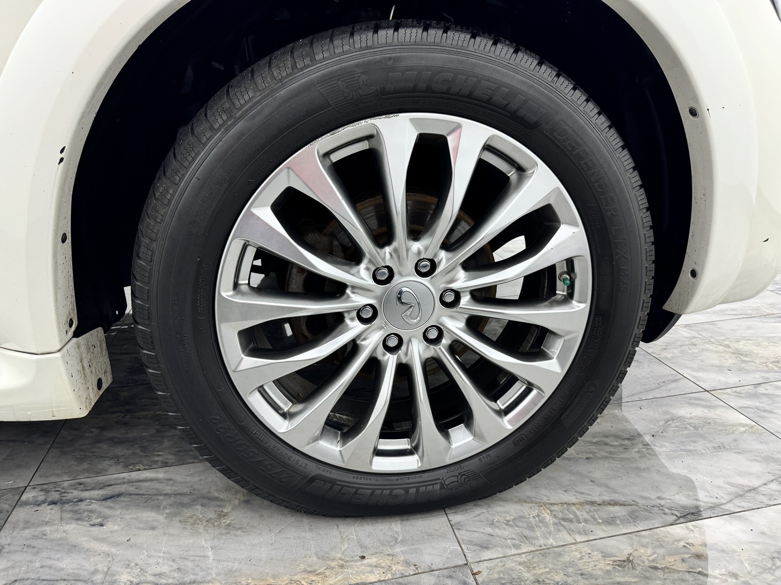 2017 Infiniti QX80 Limited photo 9