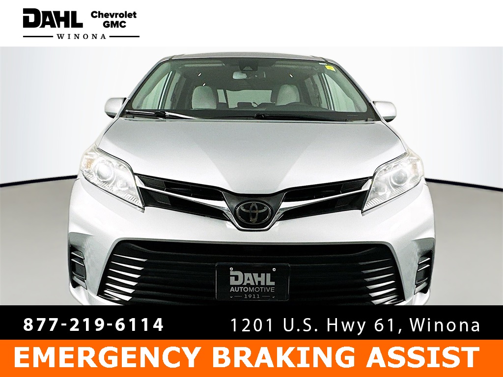 2020 Toyota Sienna LE photo 2