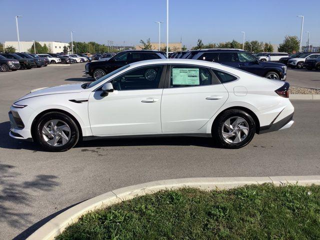 2026 Hyundai Sonata SE's photo