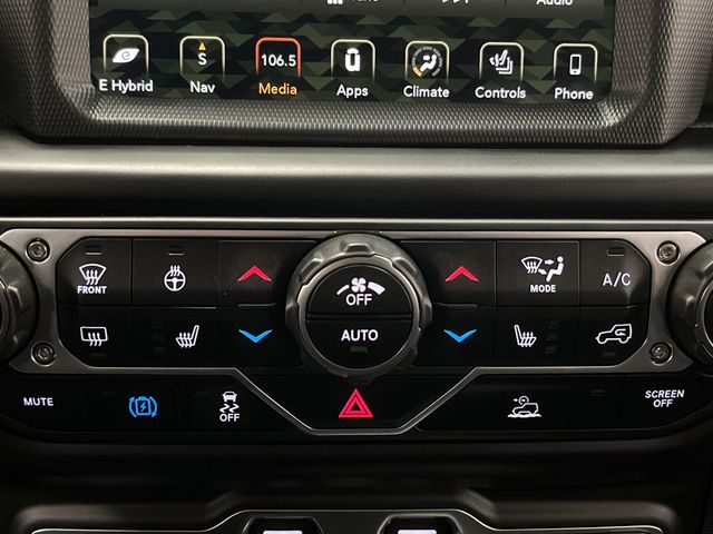 2022 Jeep Wrangler Unlimited Sahara 4xe photo 18