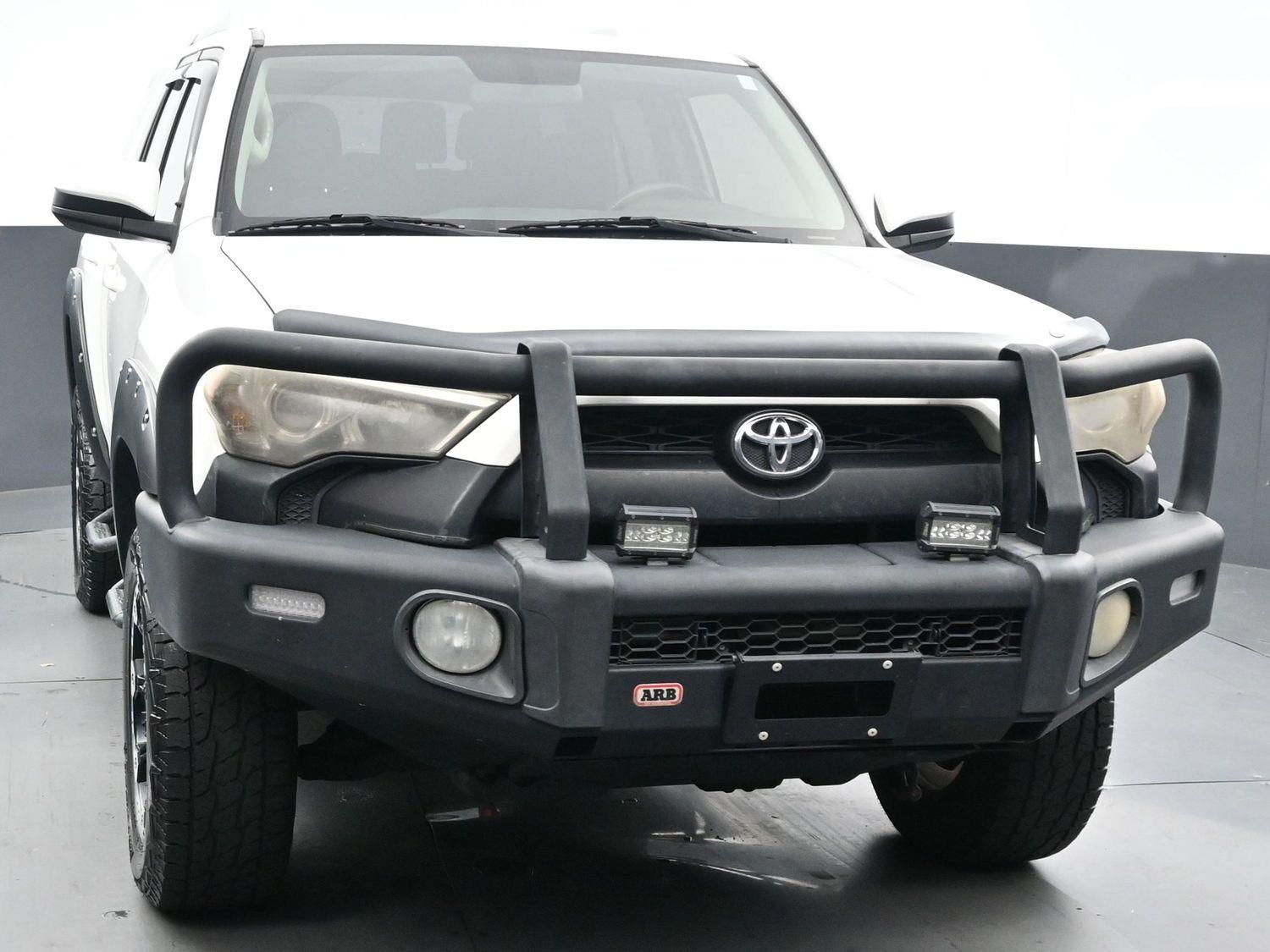 2016 Toyota 4Runner SR5 photo 2