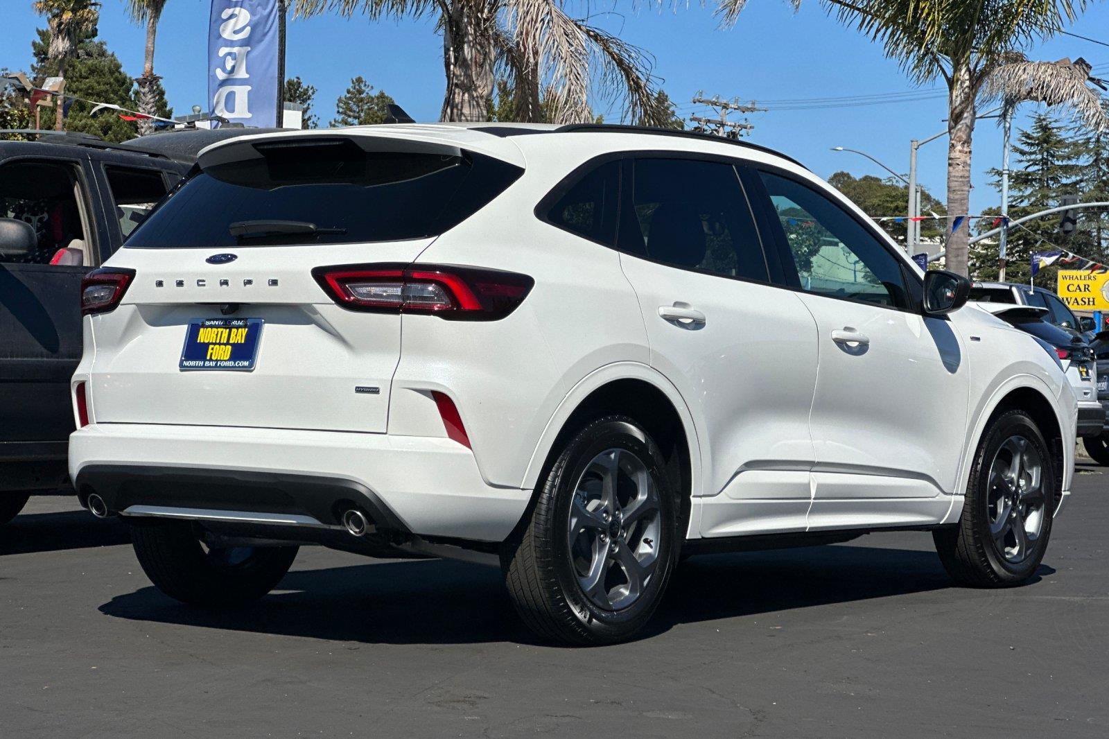 2024 Ford Escape ST-Line Hybrid photo 3